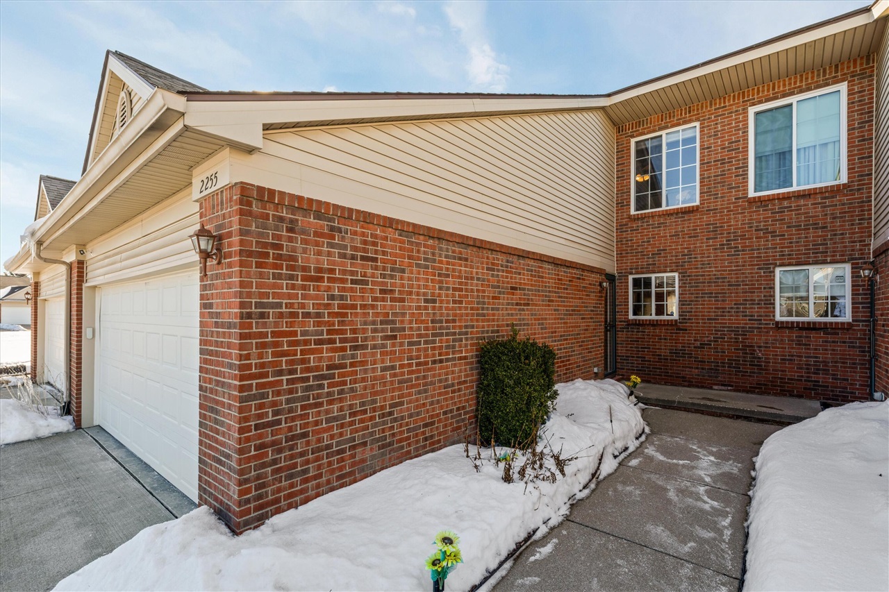 2255 Crystal Crossing Drive, Howell, MI, 48843-7004