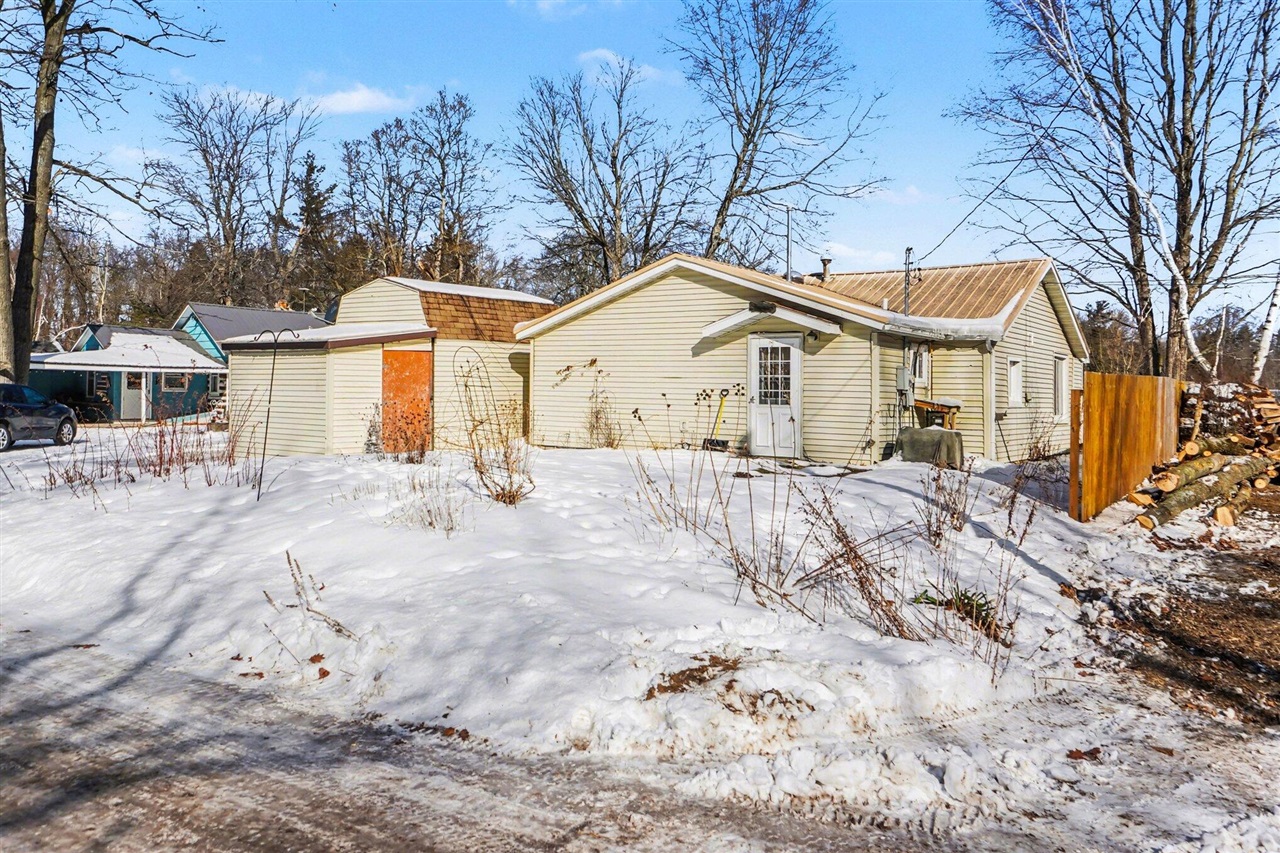 761 S Coolidge Drive, Six Lakes, MI, 48886-9702