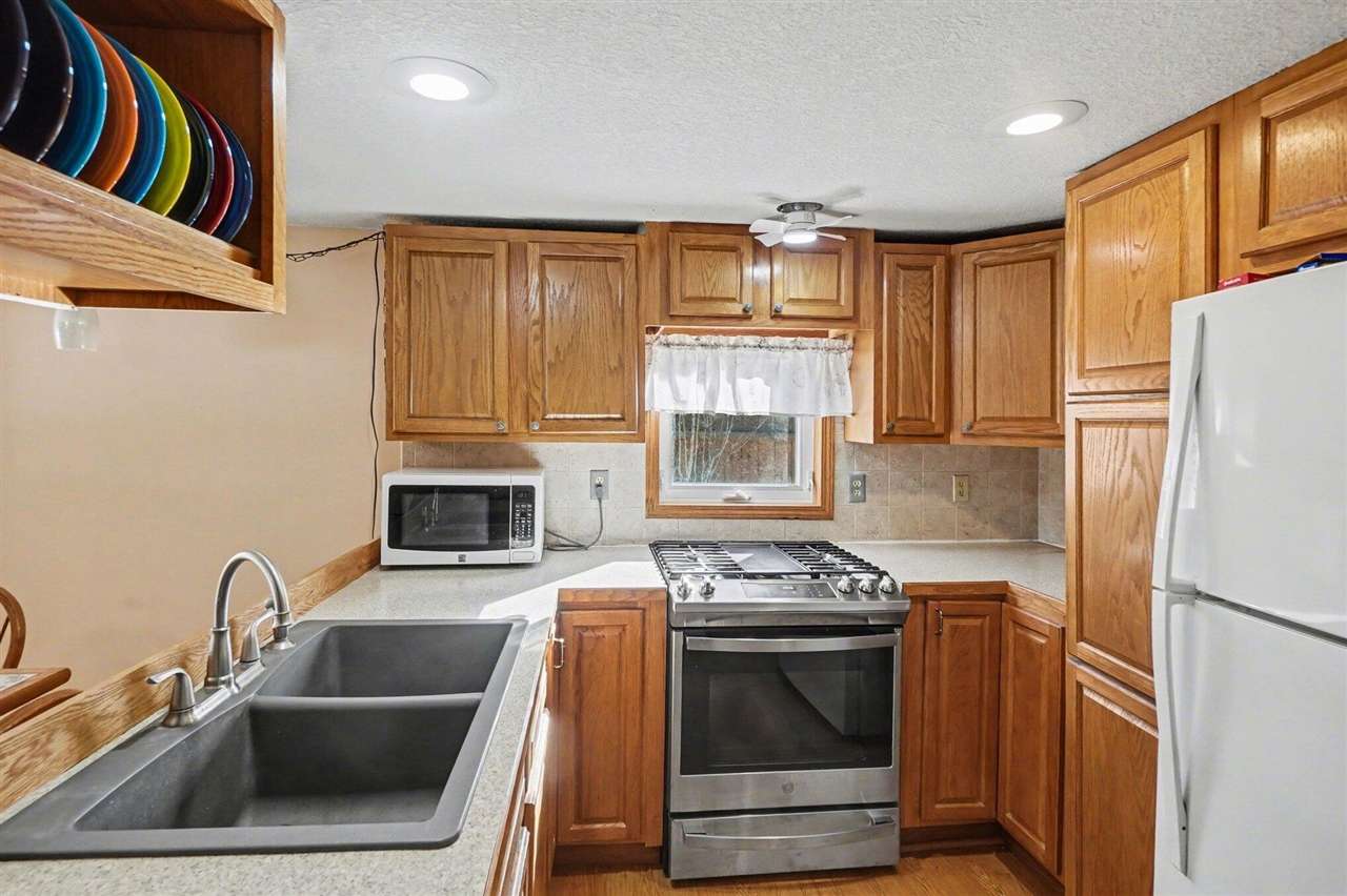 761 S Coolidge Drive, Six Lakes, MI, 48886-9702