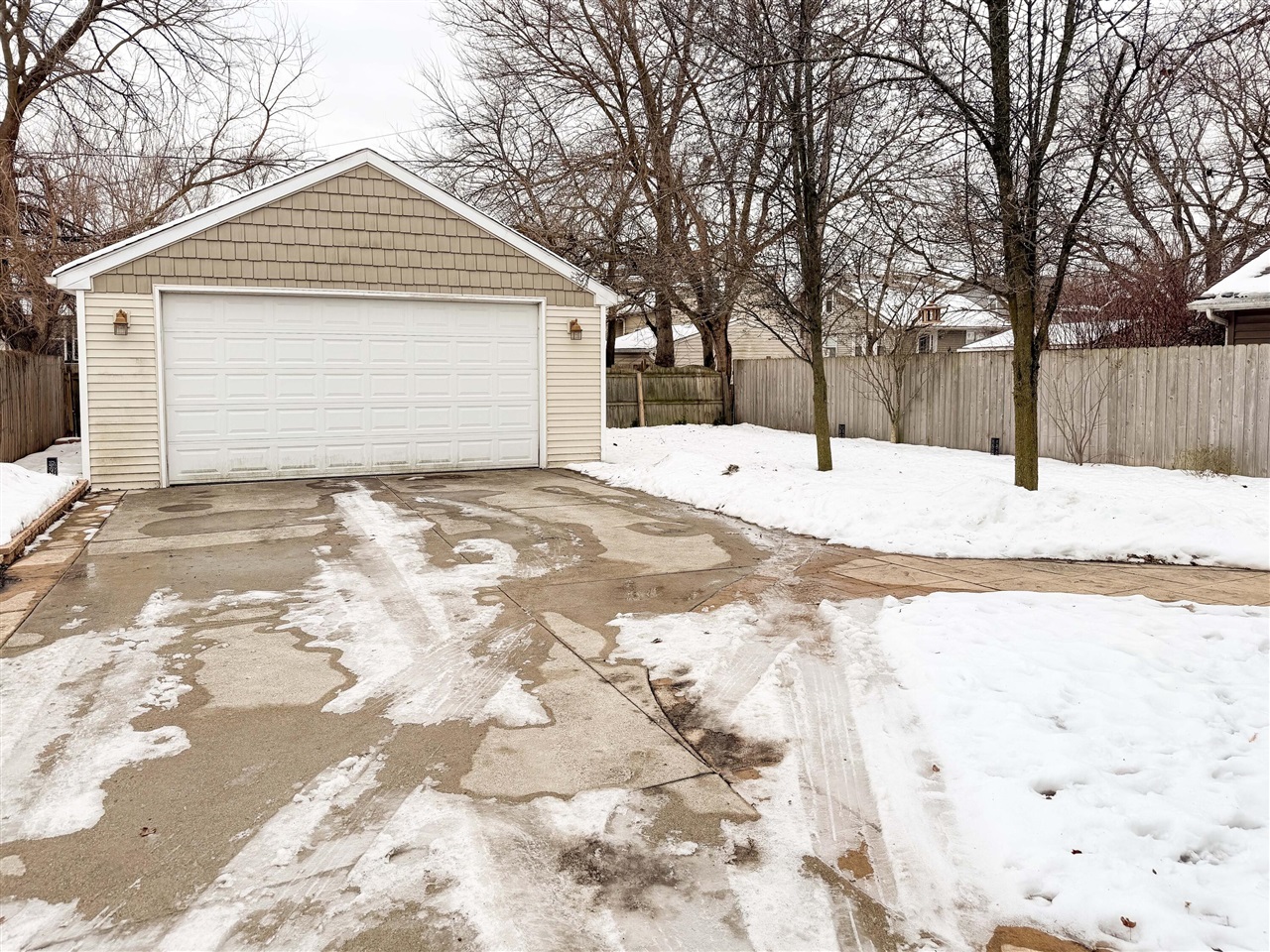 Royal Oak, MI, 48067-2225