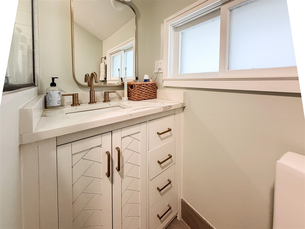 Royal Oak, MI, 48067-2225