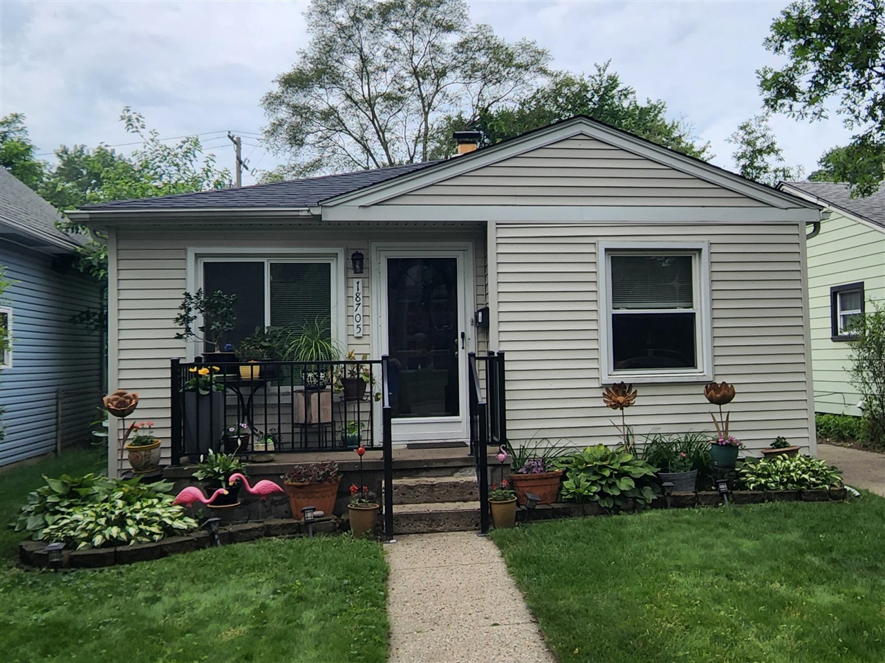 18705 Delaware Avenue, Redford, MI, 48240-1976