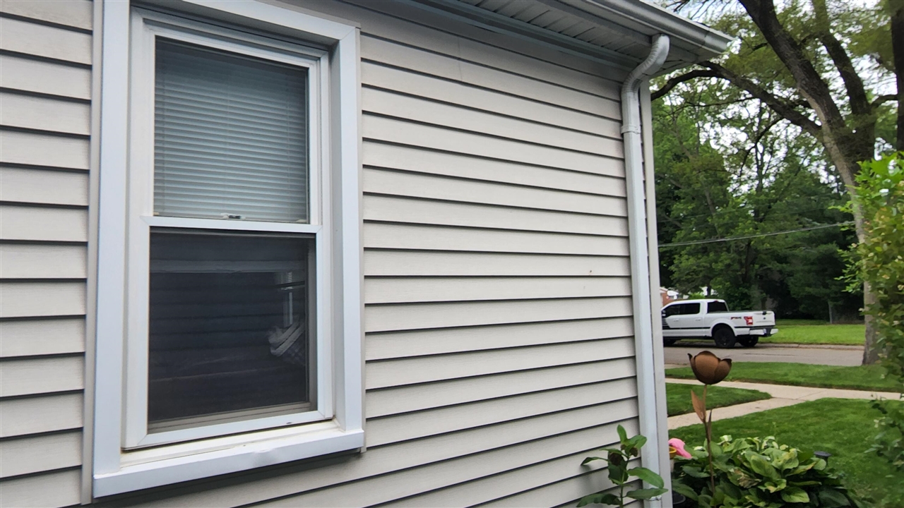 18705 Delaware Avenue, Redford, MI, 48240-1976