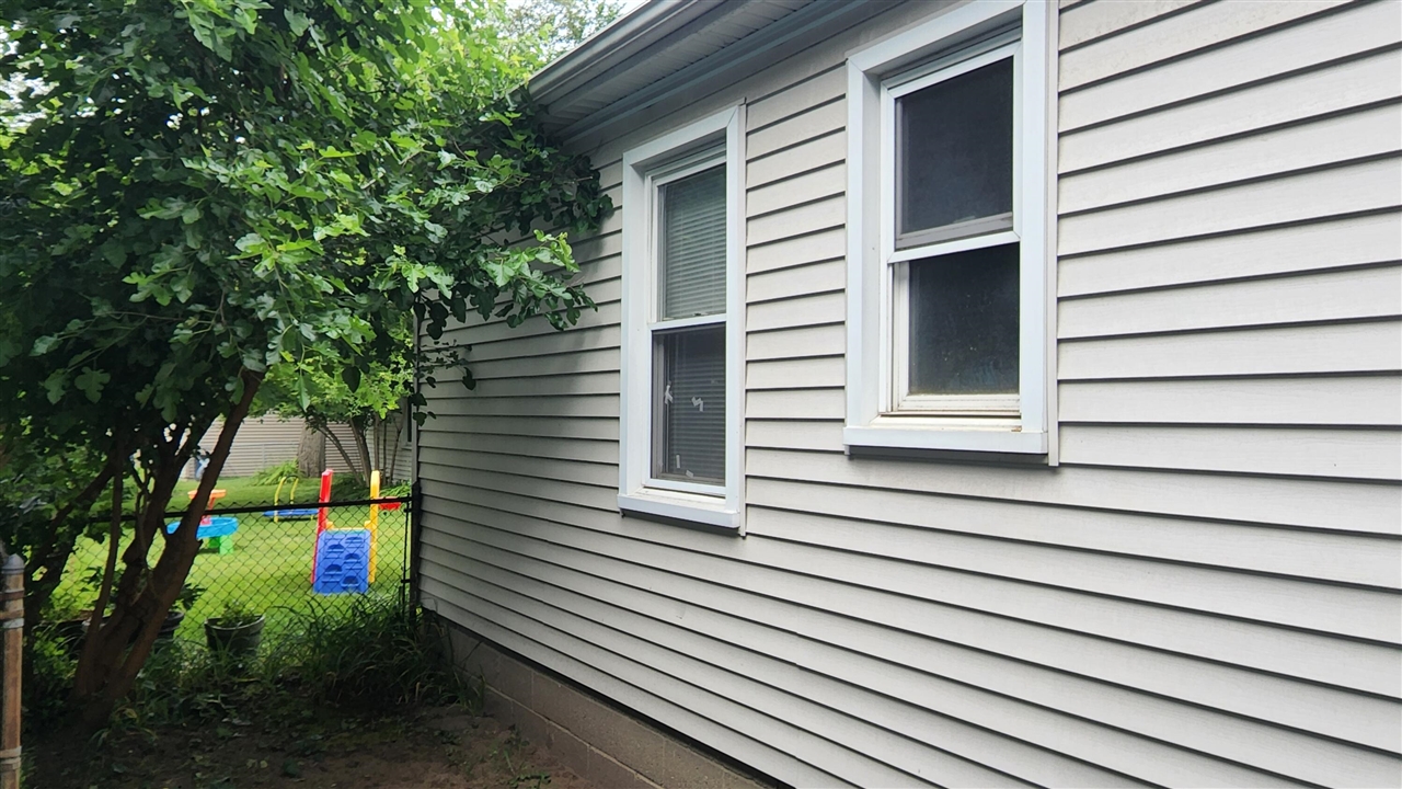 18705 Delaware Avenue, Redford, MI, 48240-1976