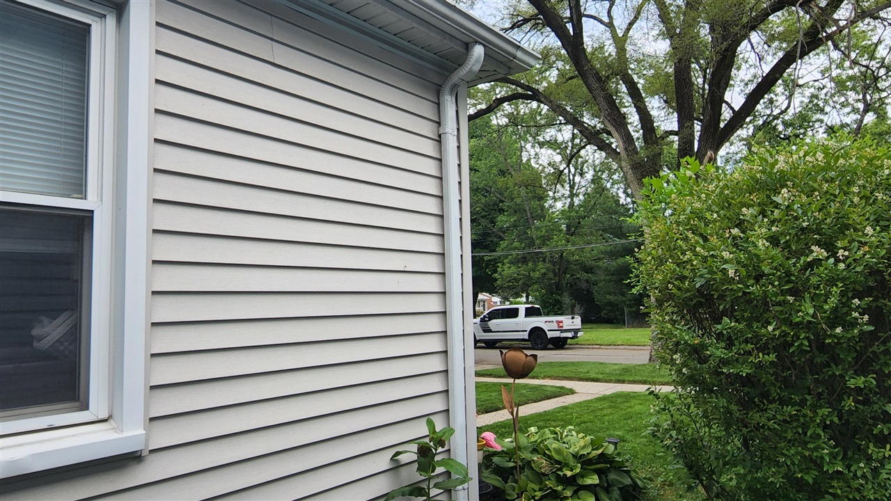 18705 Delaware Avenue, Redford, MI, 48240-1976