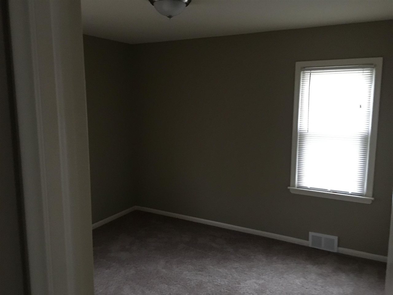 18705 Delaware Avenue, Redford, MI, 48240-1976