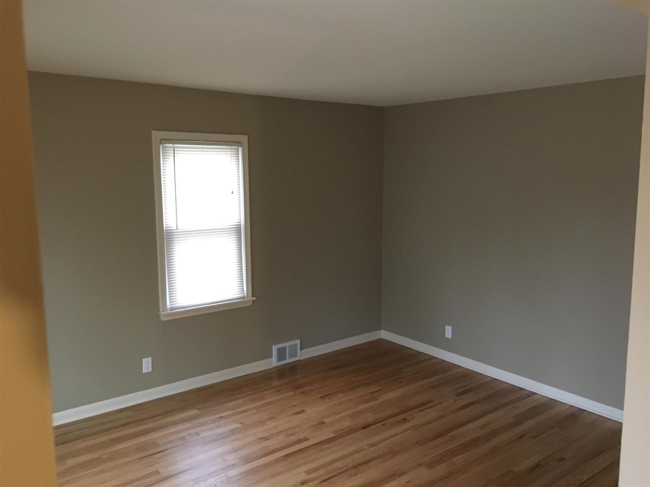 18705 Delaware Avenue, Redford, MI, 48240-1976