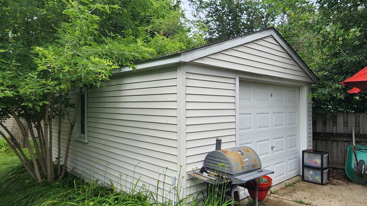 18705 Delaware Avenue, Redford, MI, 48240-1976