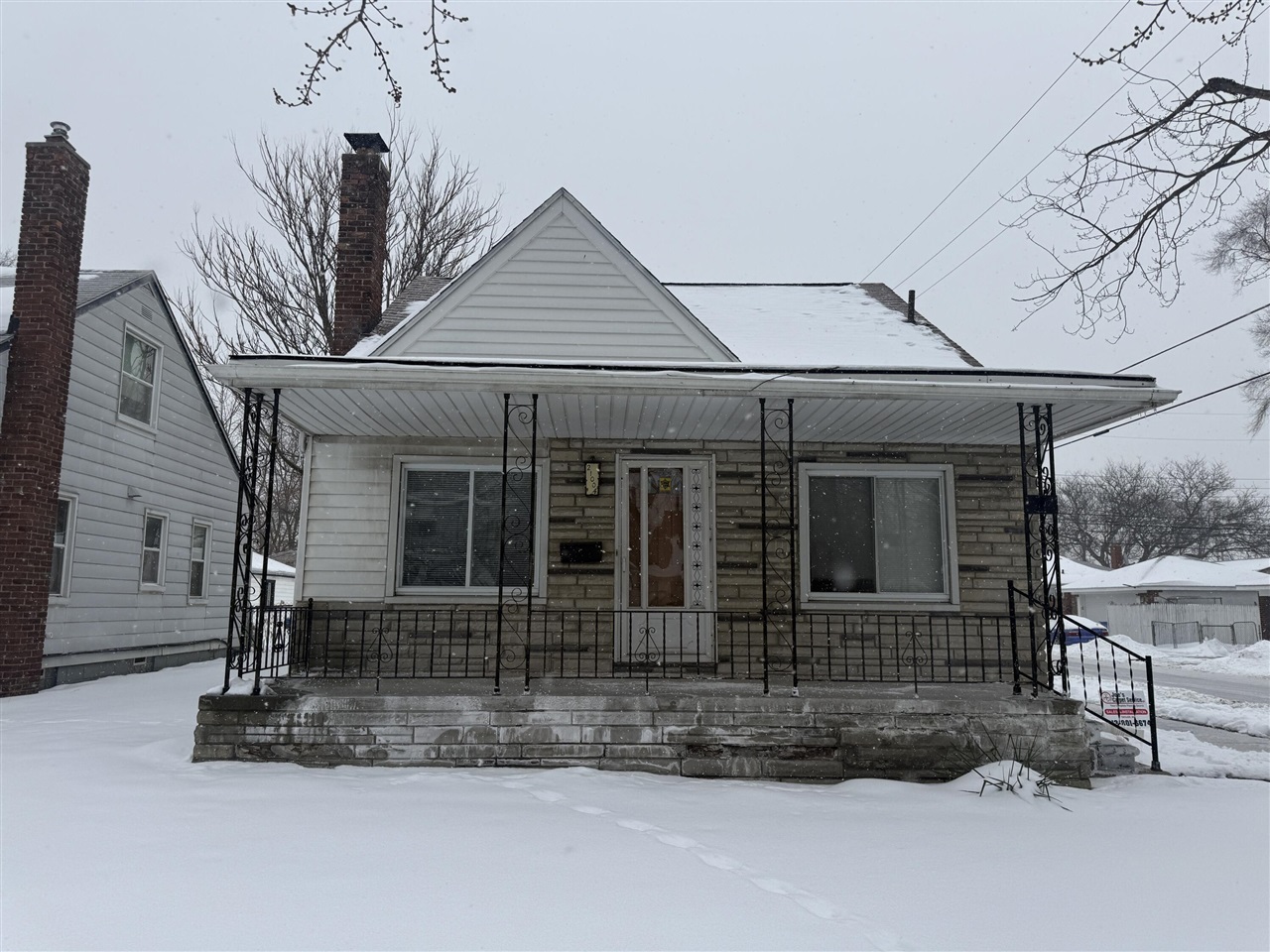 Photo of property for sale at 21004 Syracuse Avenue, Warren MI 48091-2825