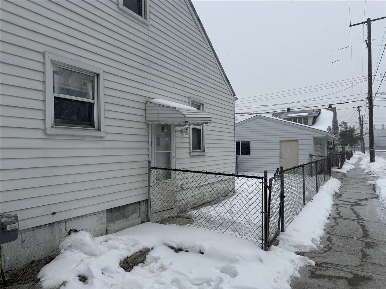 21004 Syracuse Avenue photo 2