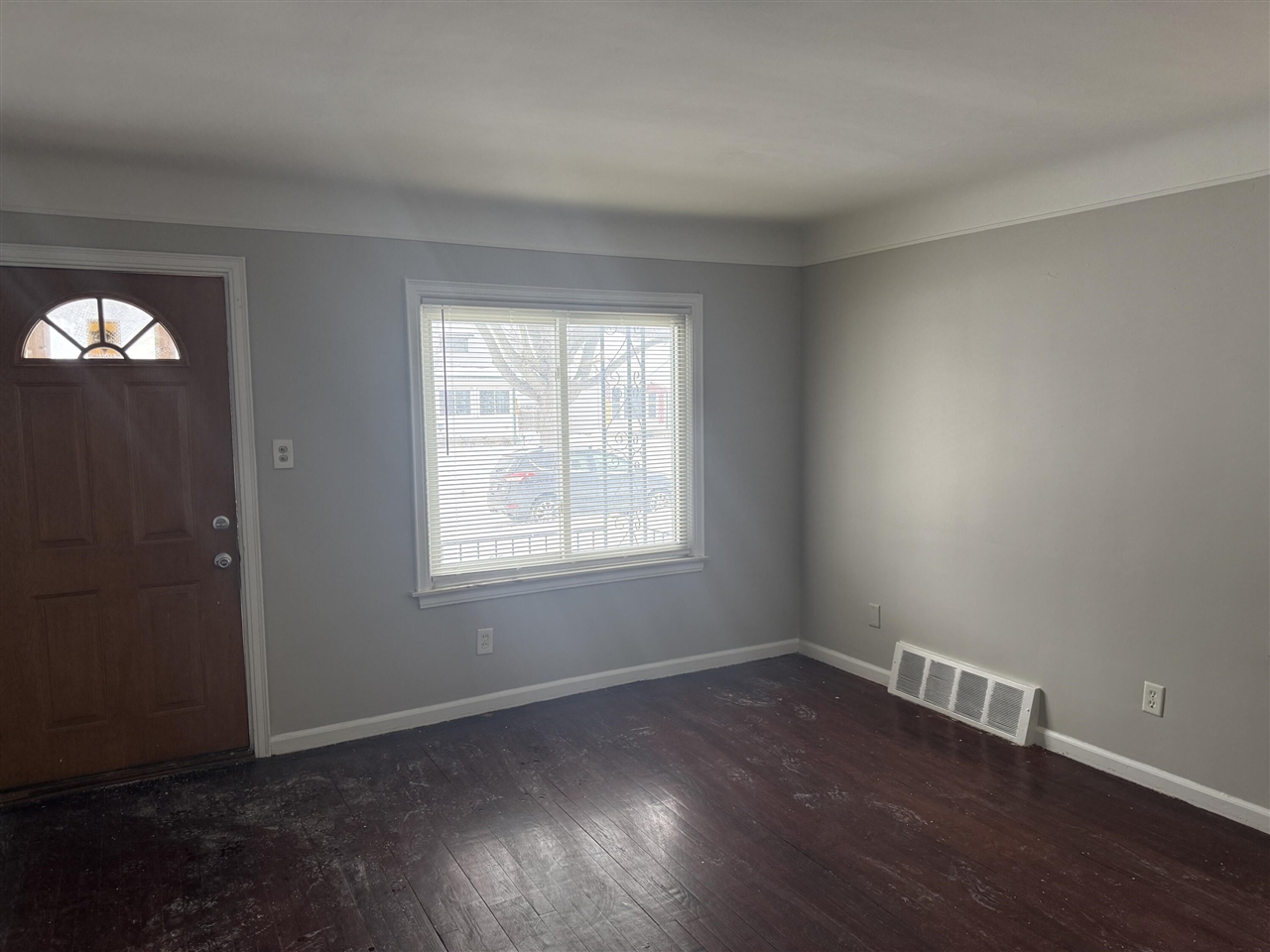 21004 Syracuse Avenue photo 5