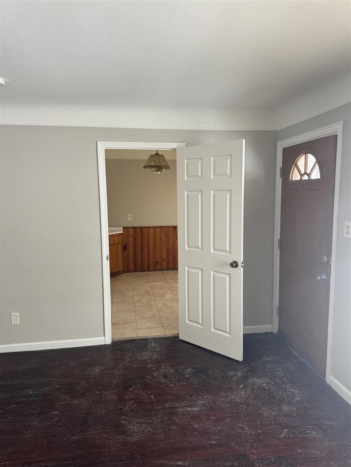 21004 Syracuse Avenue photo 6