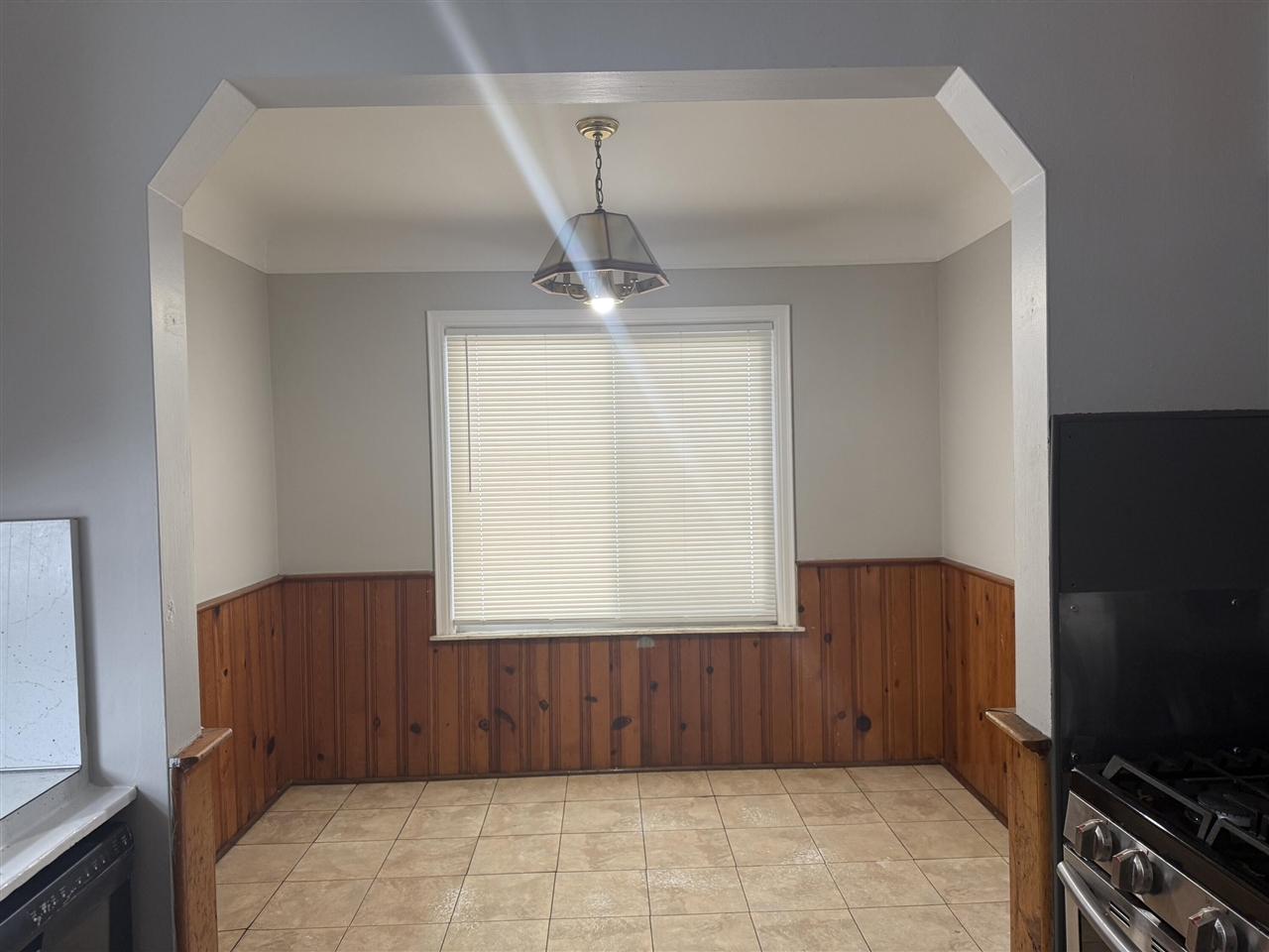 21004 Syracuse Avenue photo 9