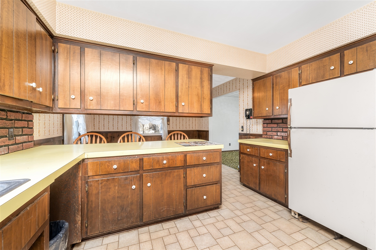 10798 Pleasant Lake Road, Delton, MI, 49046-9562