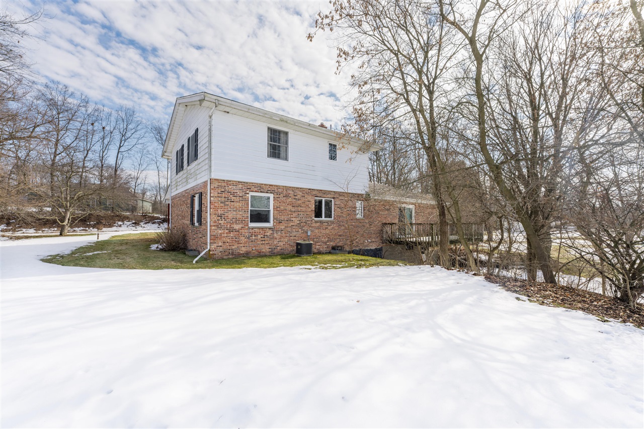 10798 Pleasant Lake Road, Delton, MI, 49046-9562