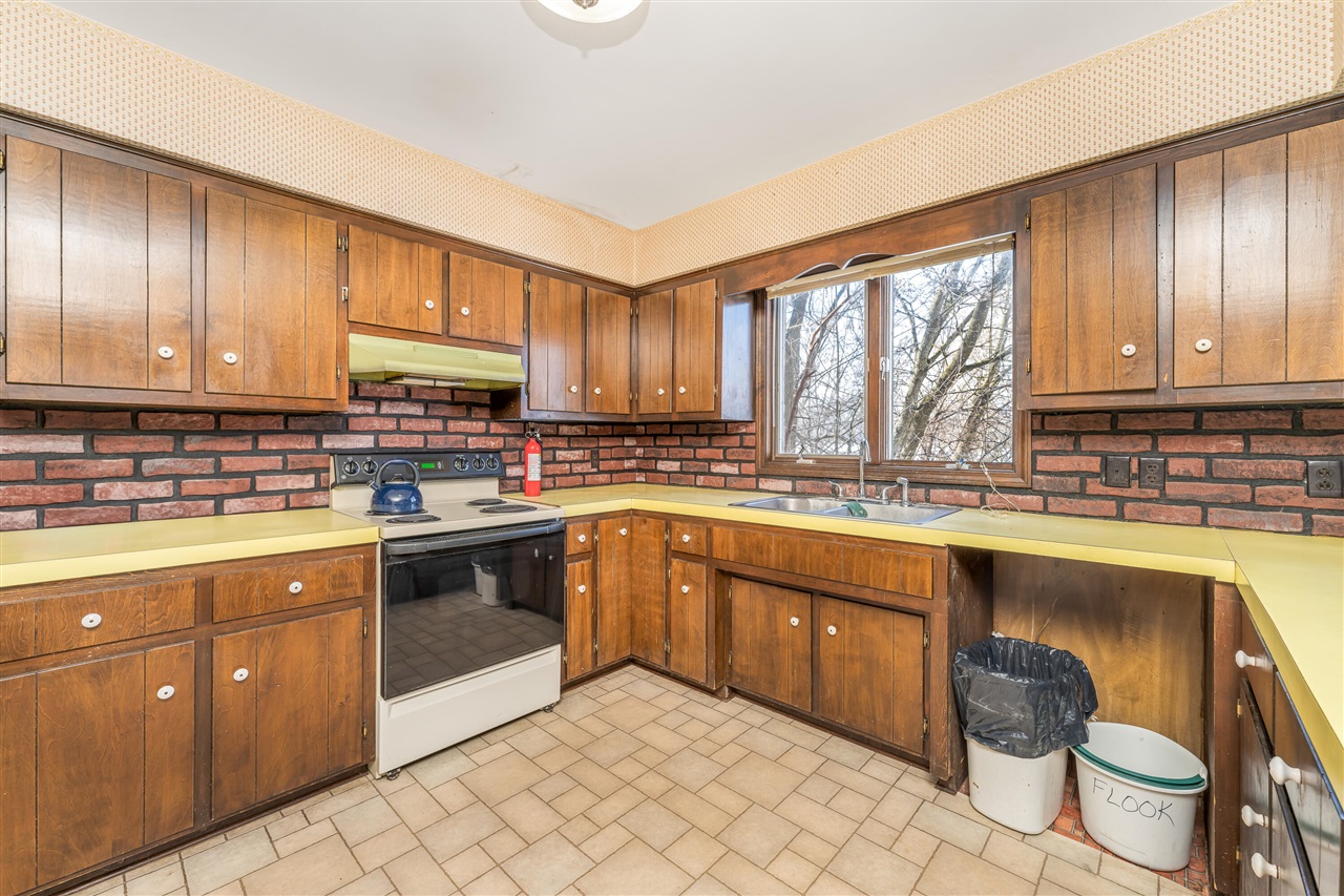 10798 Pleasant Lake Road, Delton, MI, 49046-9562