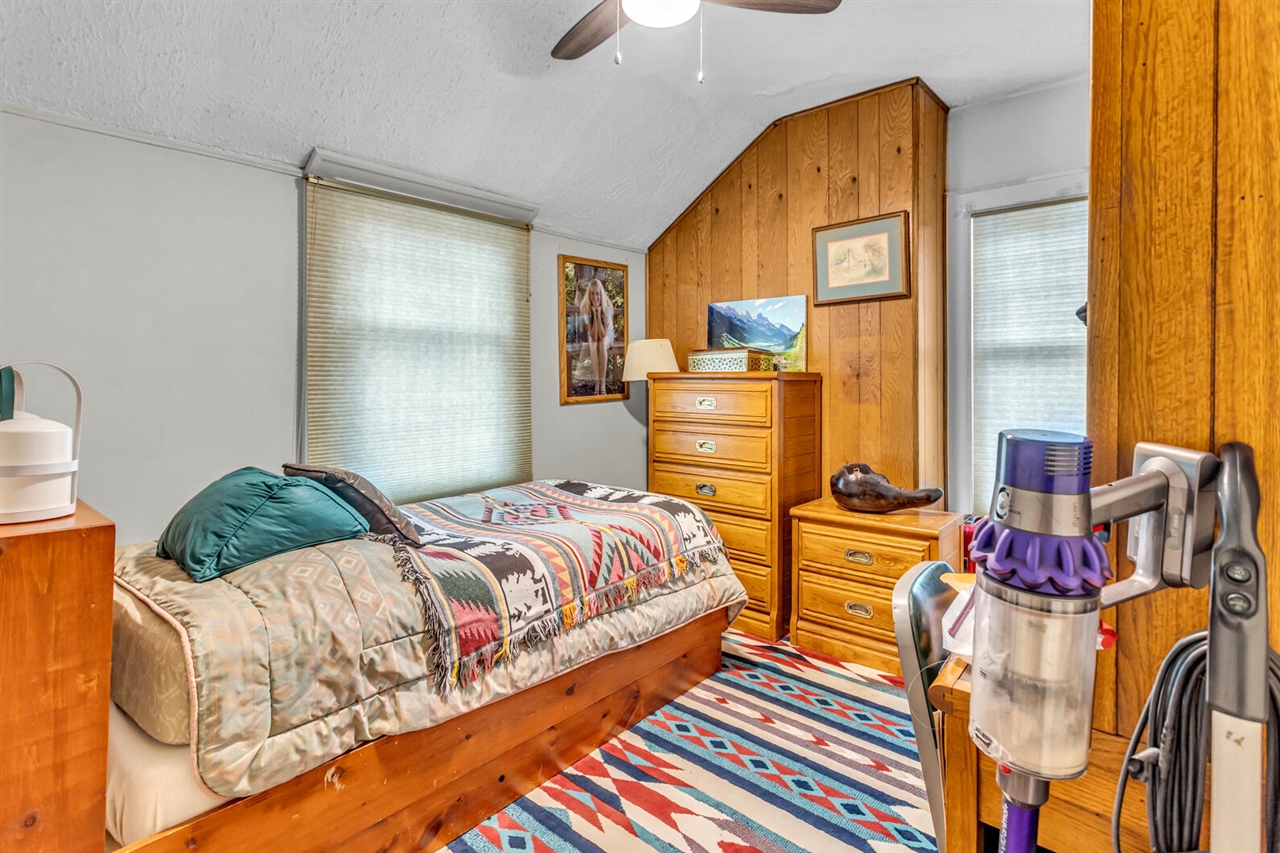 218 4th Street, Jackson, MI, 49201-1260