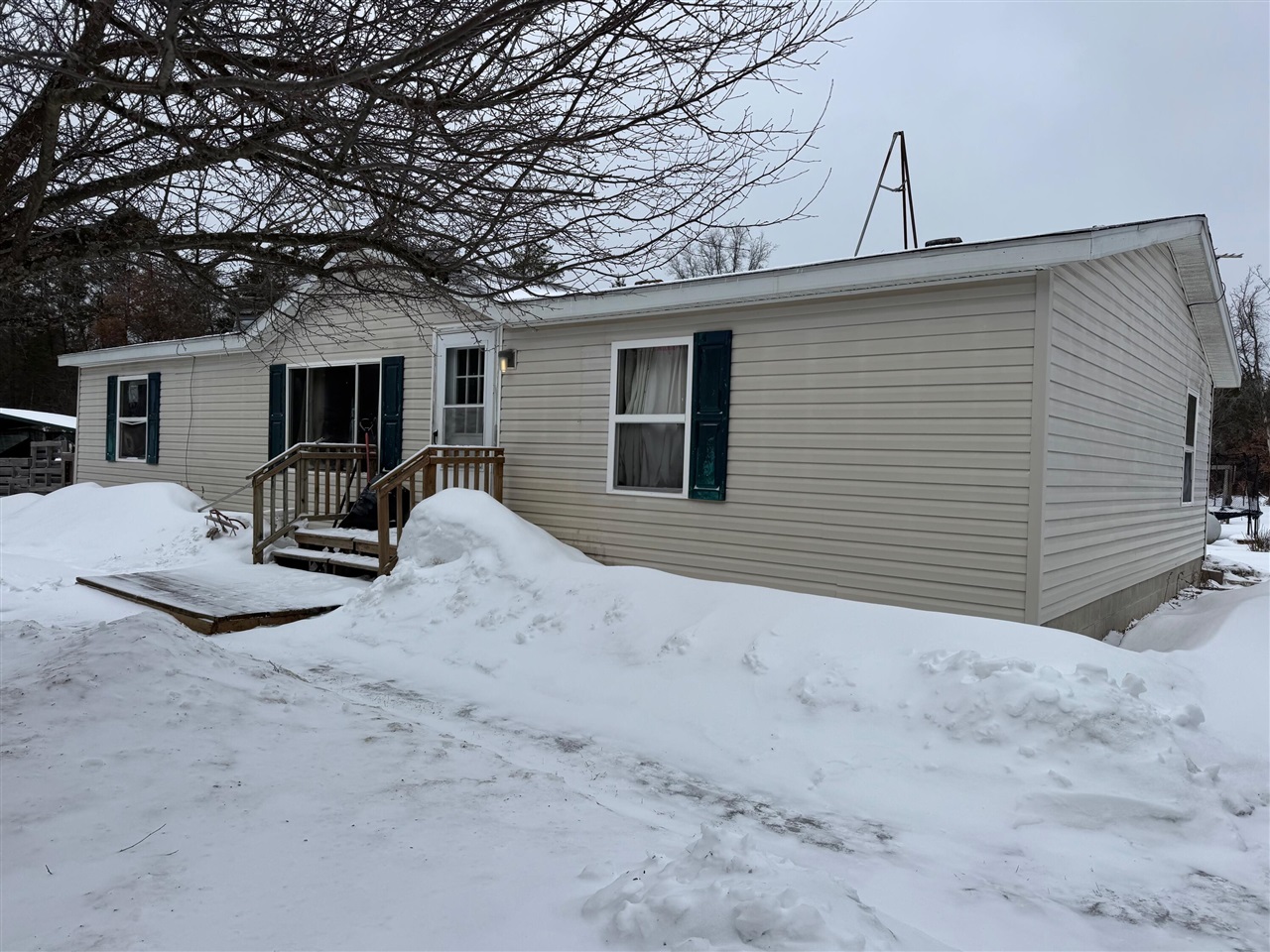 Homes for sale in Irons, MI | 890 W 11 Mile Rd, Irons, MI 49644 | MLS# 70515496
