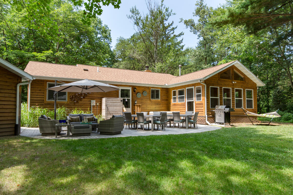 1530 Bayview Drive, Norton Shores, MI, 49441-5204