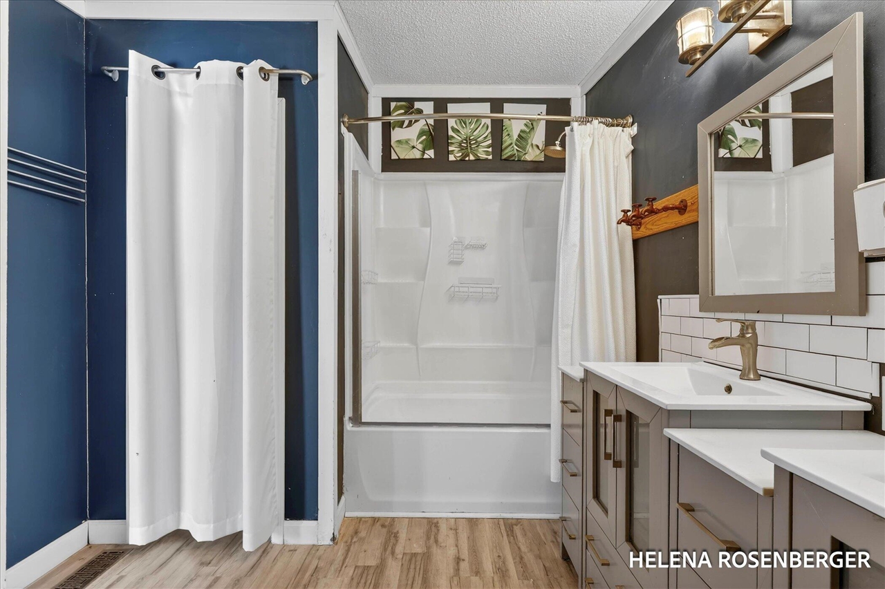 1815 Daisy Lane, Kent City, MI, 49330