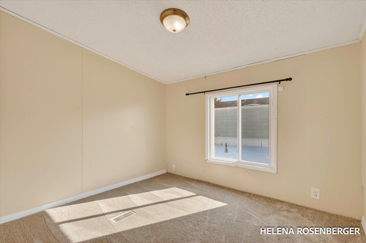 1815 Daisy Lane, Kent City, MI, 49330