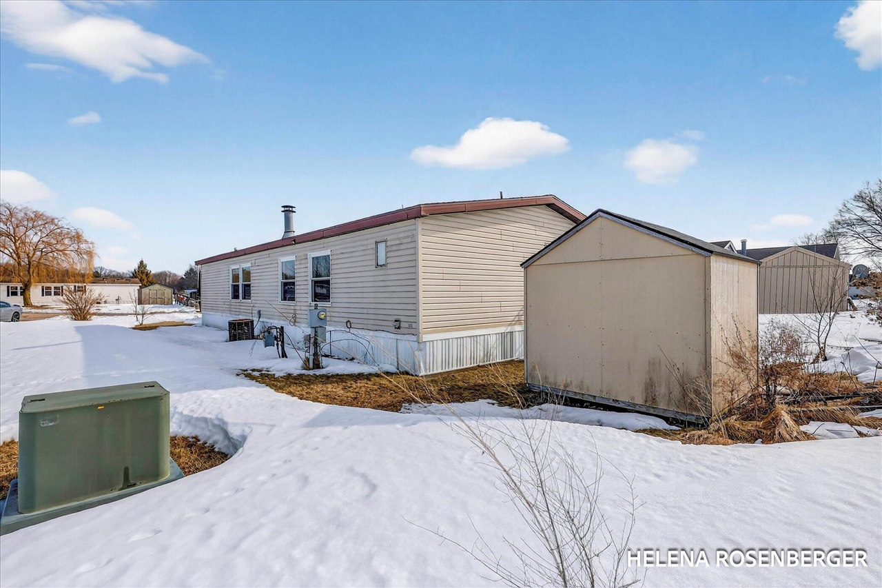 1815 Daisy Lane, Kent City, MI, 49330