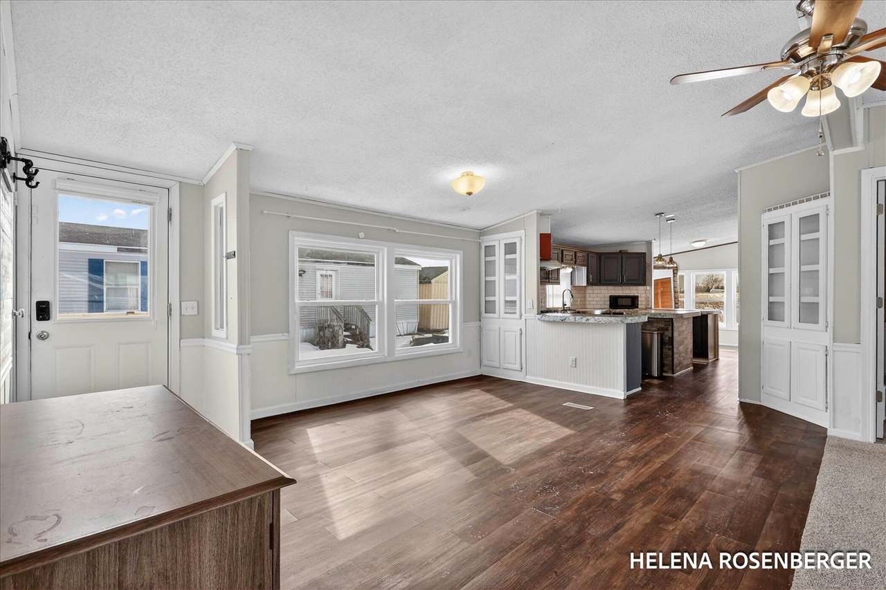 1815 Daisy Lane, Kent City, MI, 49330