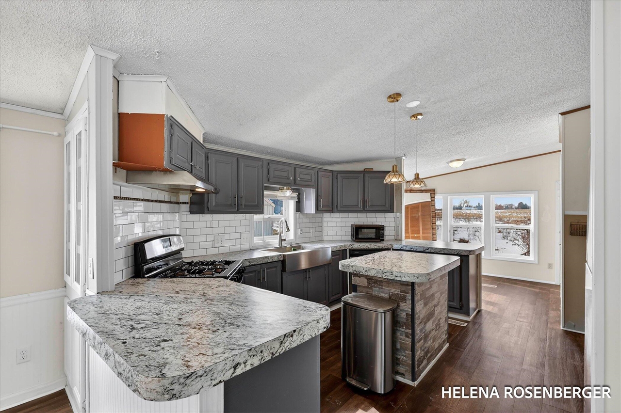 1815 Daisy Lane, Kent City, MI, 49330