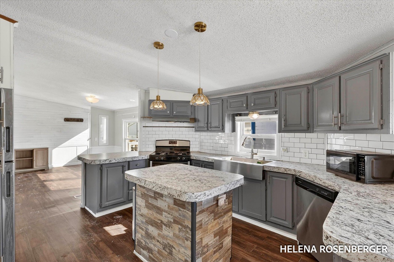 1815 Daisy Lane, Kent City, MI, 49330