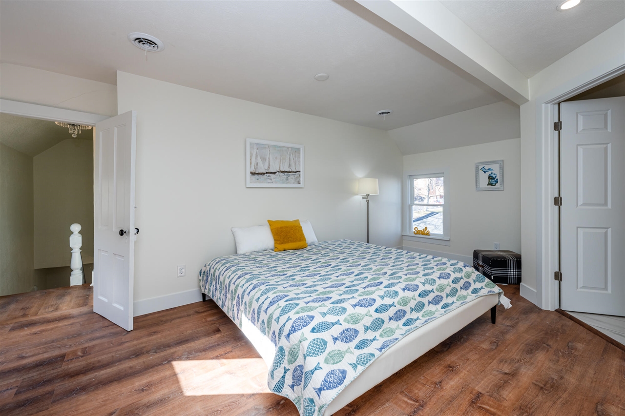 907 Market Street, Saint Joseph, MI, 49085-1324