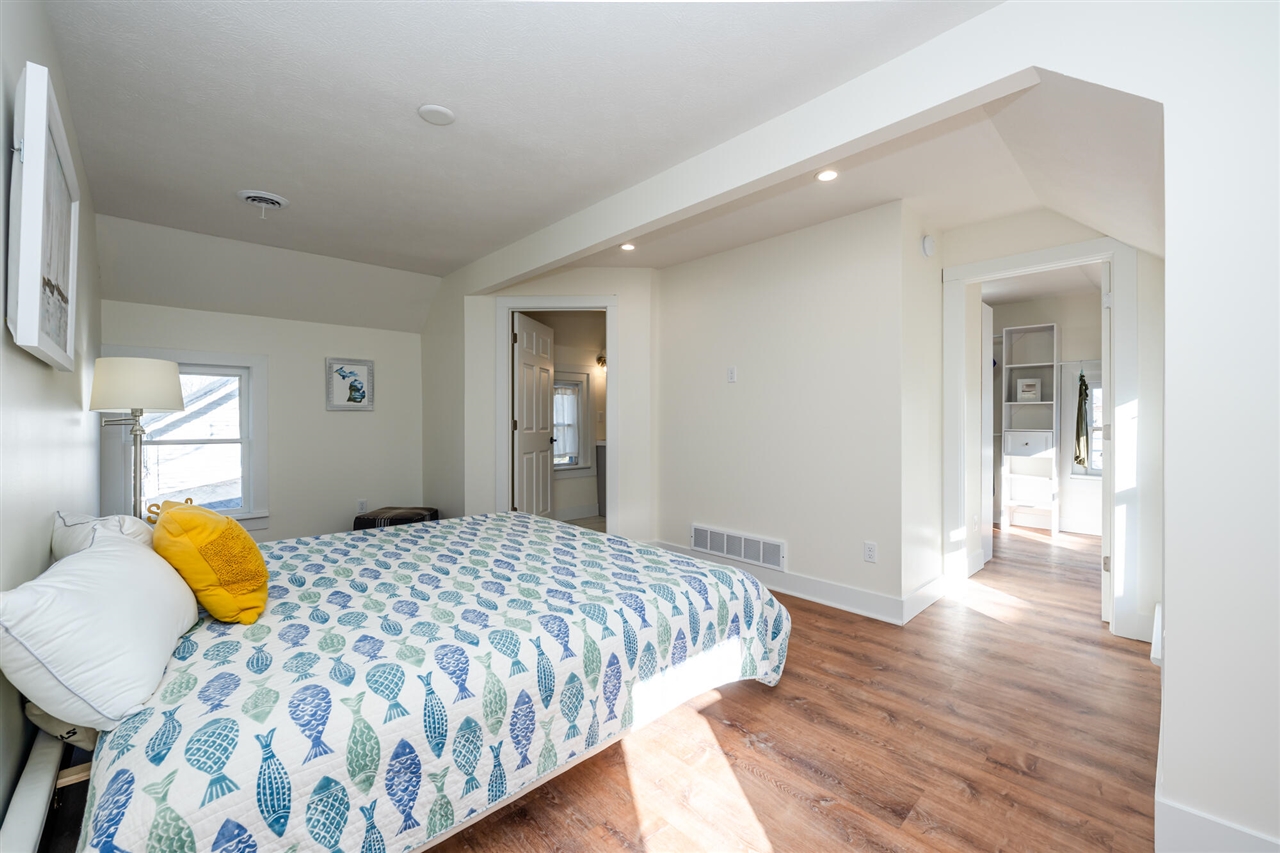 907 Market Street, Saint Joseph, MI, 49085-1324