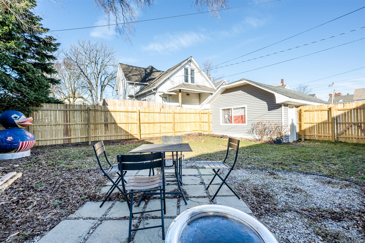 907 Market Street, Saint Joseph, MI, 49085-1324