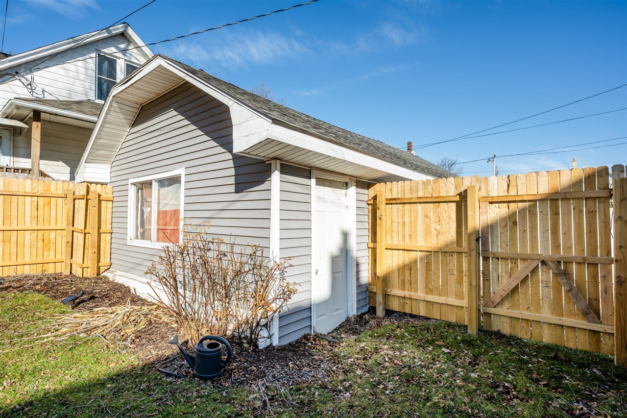 907 Market Street, Saint Joseph, MI, 49085-1324