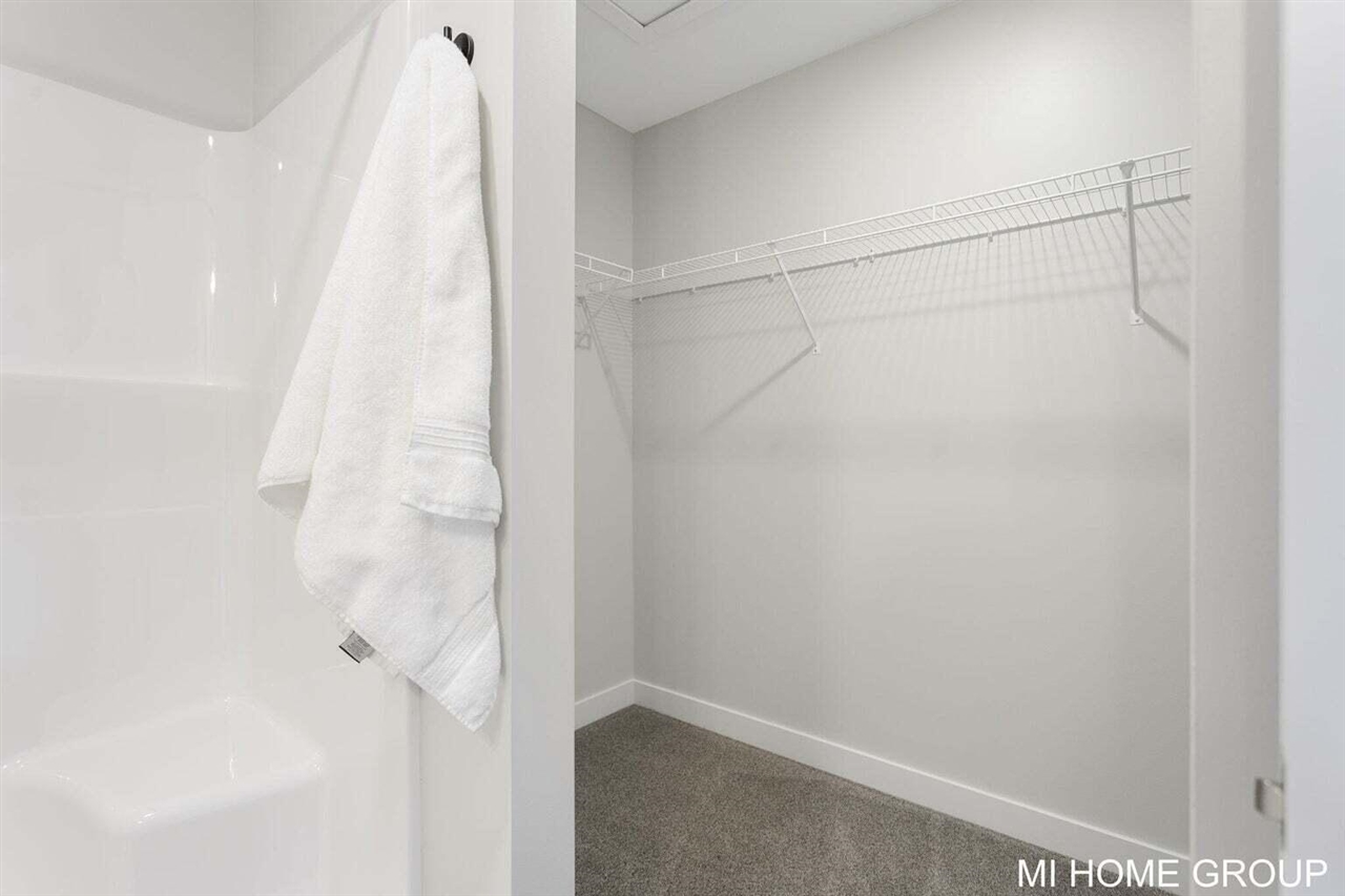 13662 Signature Drive, Holland, MI, 49424-7276