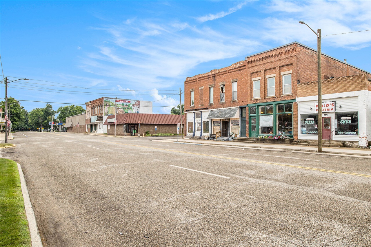 207 Main Street, Tekonsha, MI, 49092