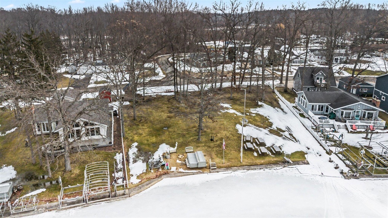 Homes for sale in Dowagiac, MI | 50389 E Lake Shore Dr, Dowagiac, MI 49047 | MLS# 70515656