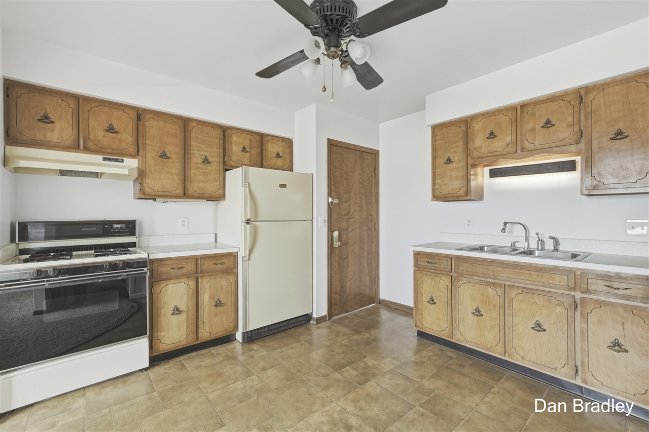 777 Andover photo 8