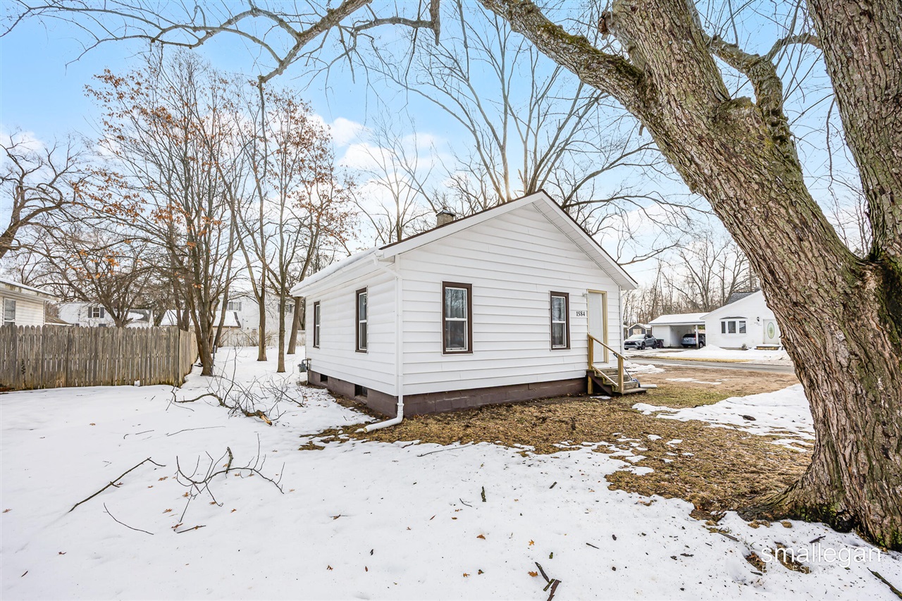 1584 Carlton Street photo 18