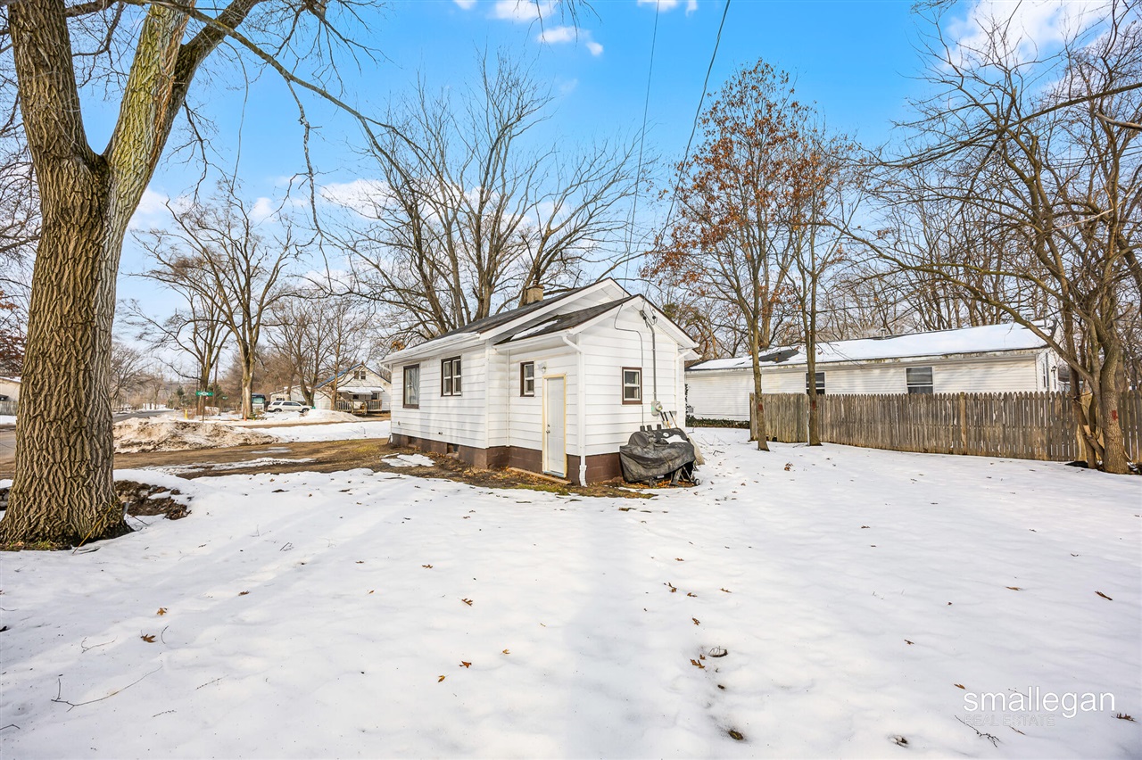 1584 Carlton Street photo 22