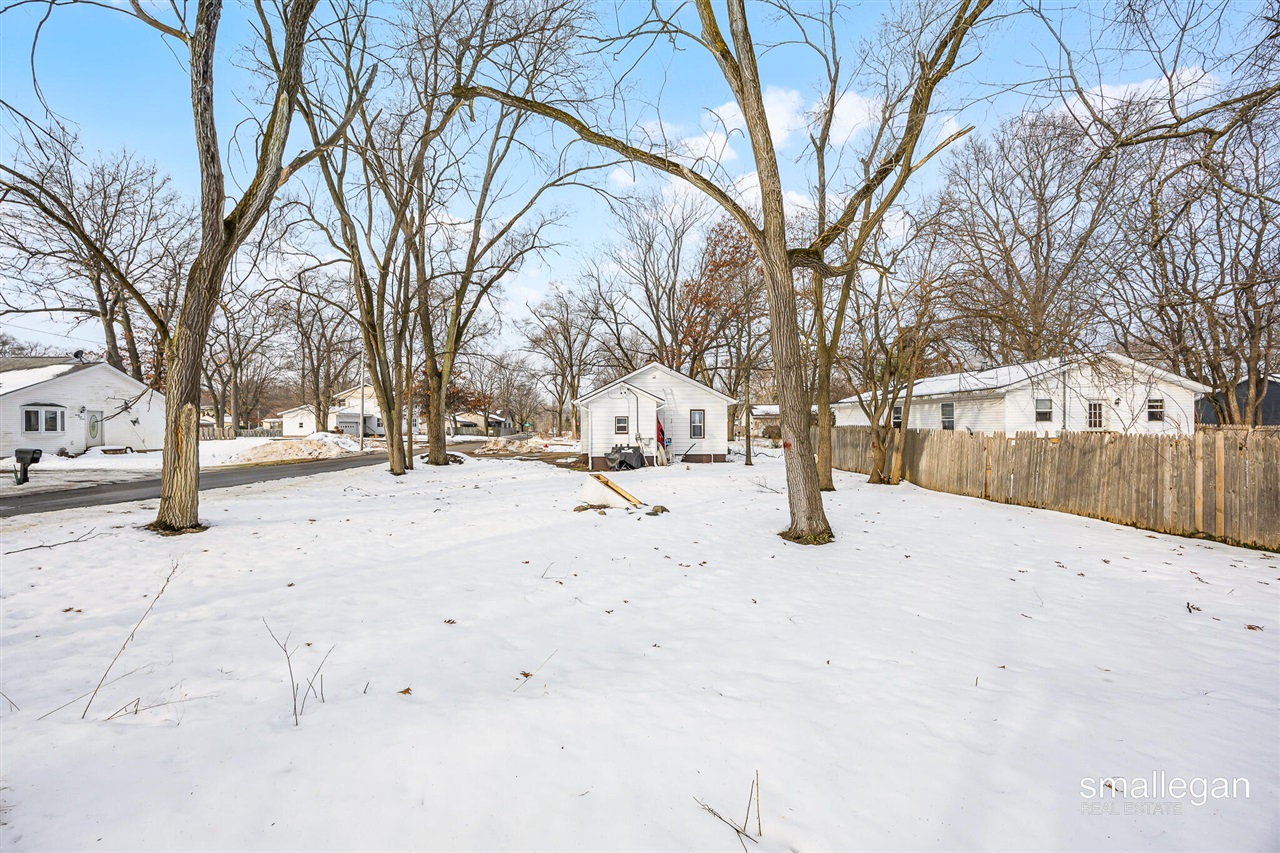 1584 Carlton Street photo 23