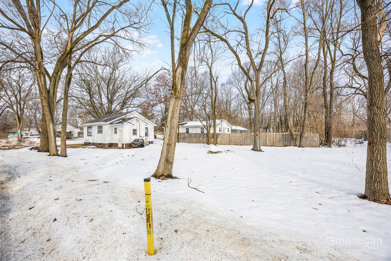 1584 Carlton Street photo 24