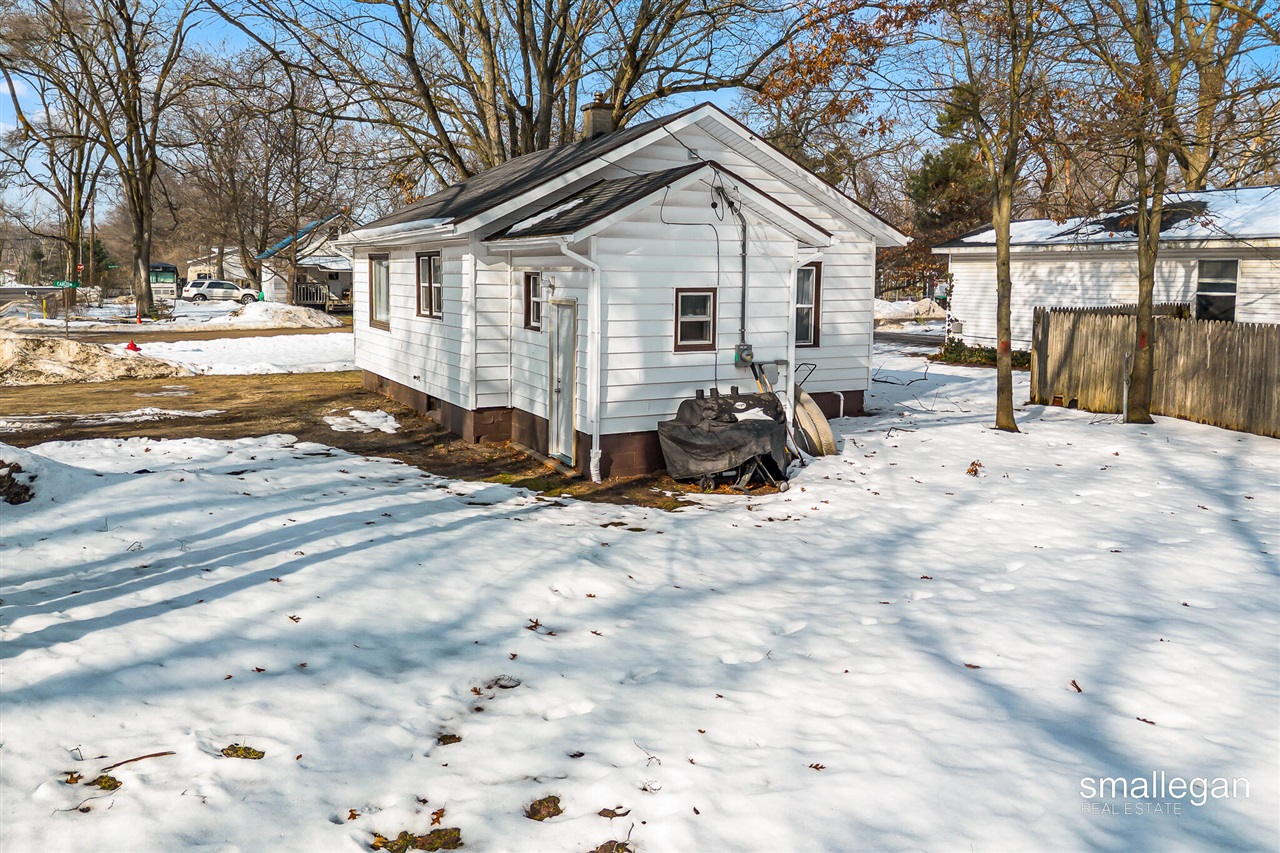 1584 Carlton Street photo 29
