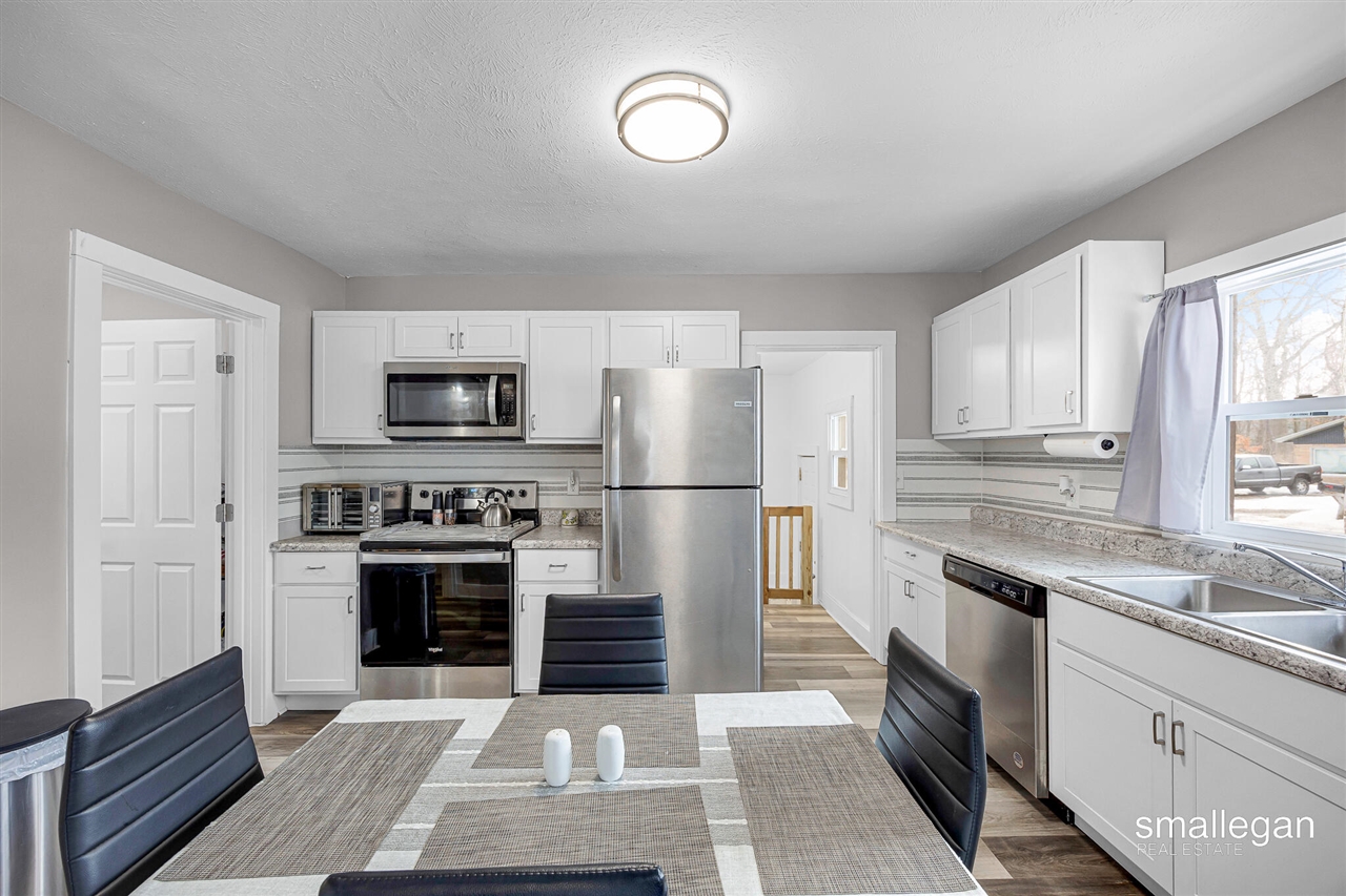 1584 Carlton Street photo 5