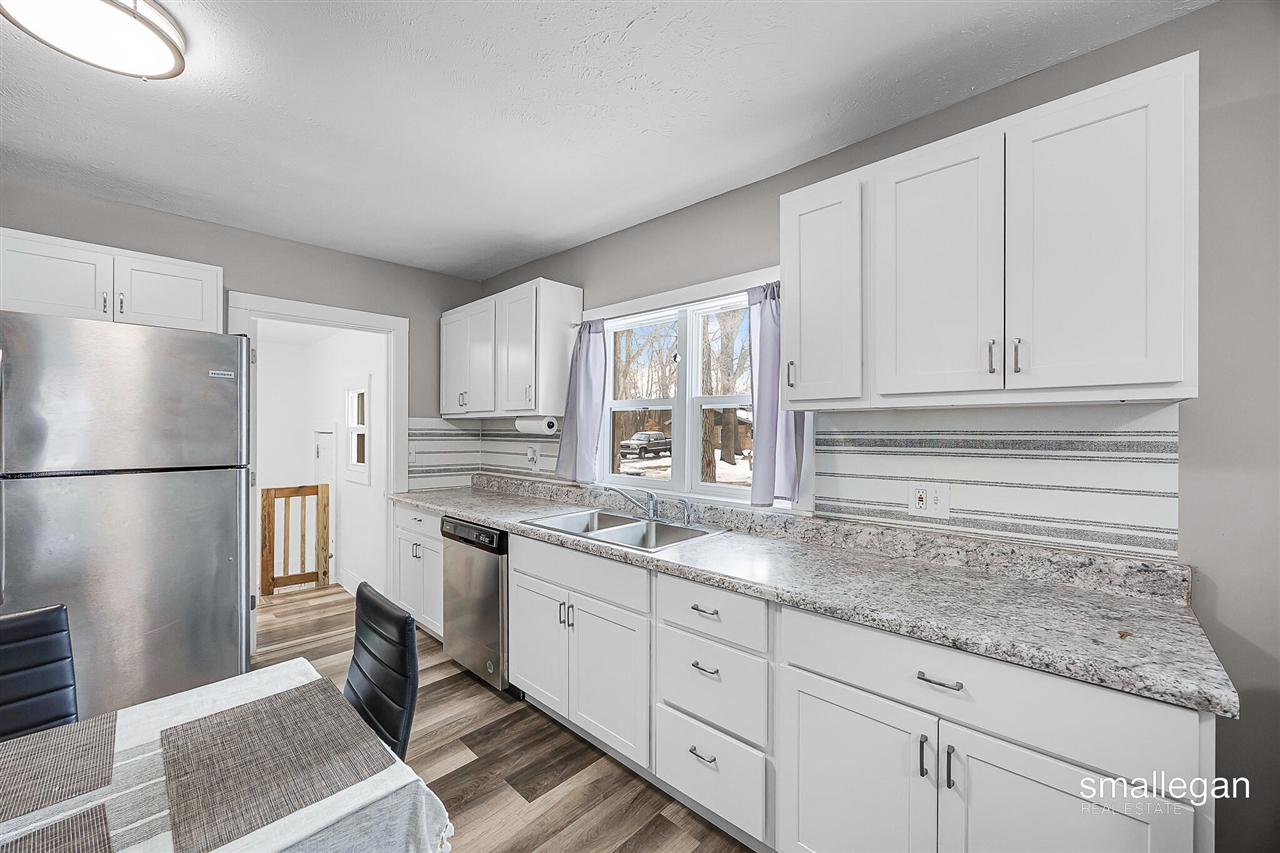 1584 Carlton Street photo 6