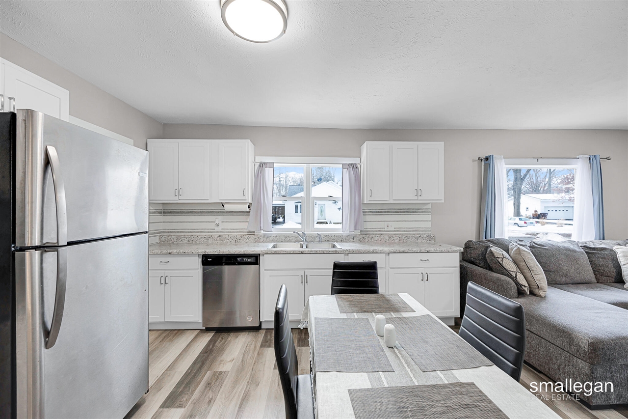 1584 Carlton Street photo 7