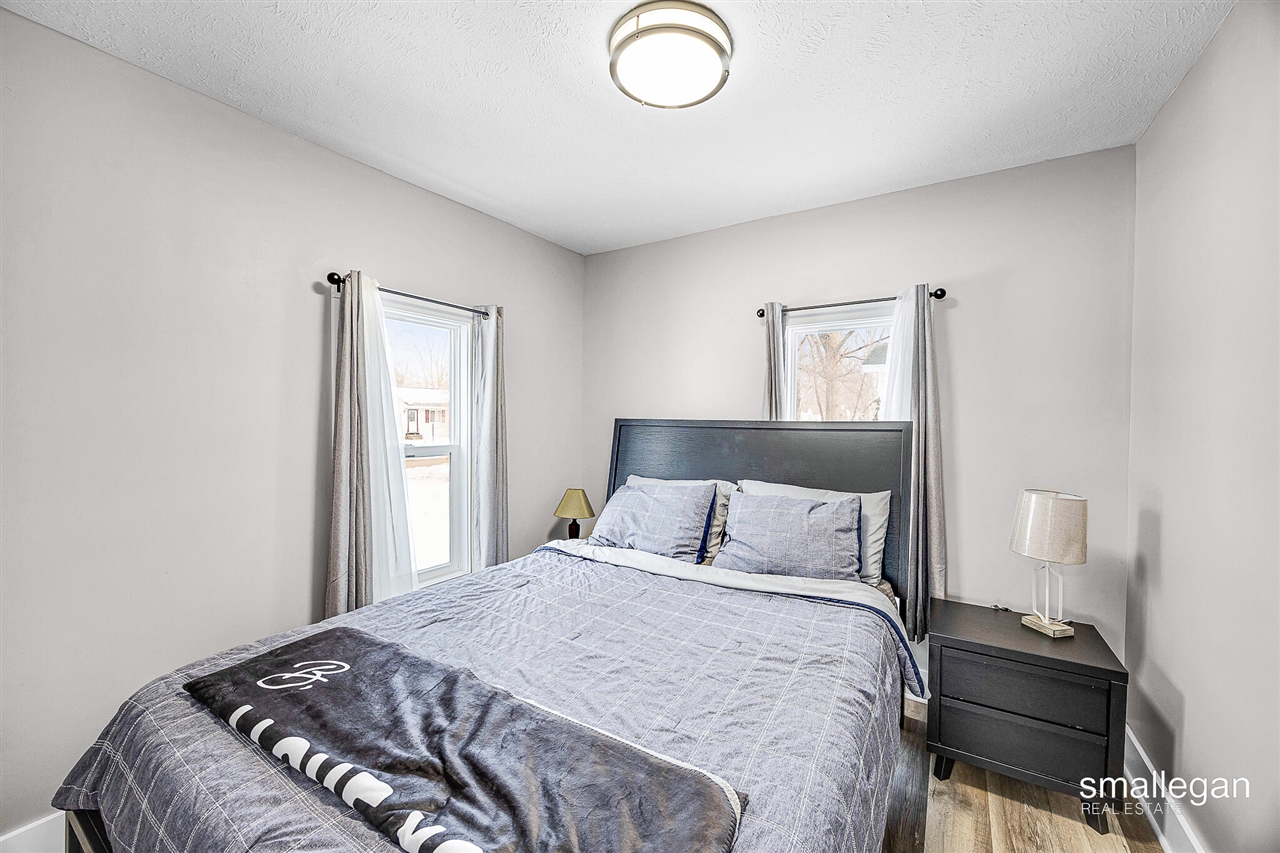 1584 Carlton Street photo 9
