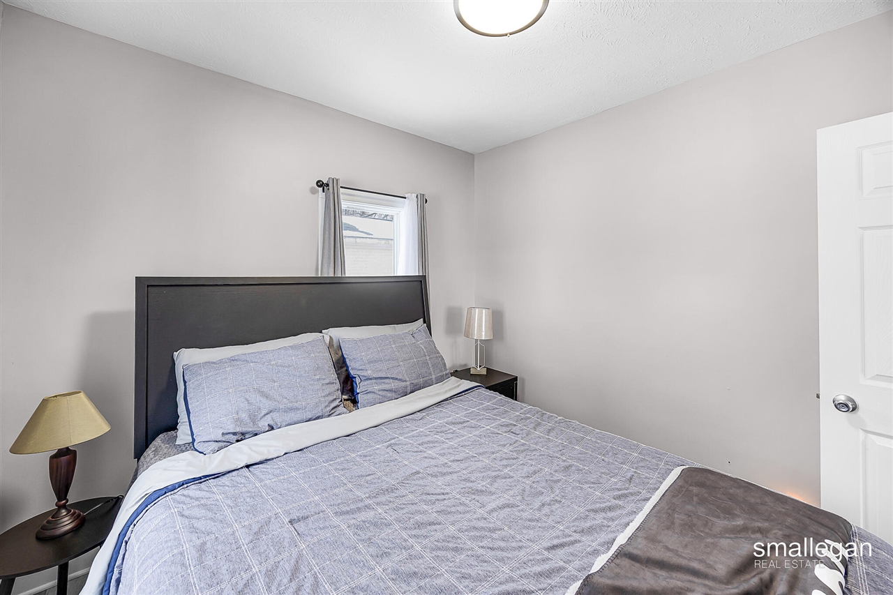 1584 Carlton Street photo 10