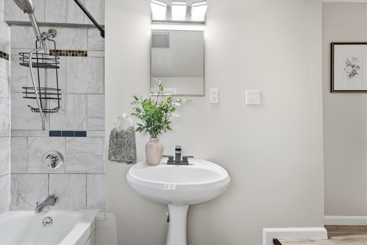 1524 Colorado Avenue, Grand Rapids, MI, 49507-2215