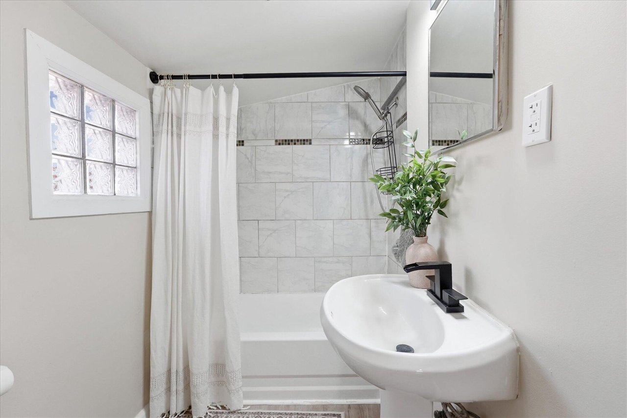 1524 Colorado Avenue, Grand Rapids, MI, 49507-2215