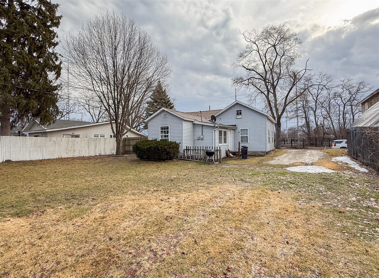 409 W Railroad Street, Dowagiac, MI, 49047-1413